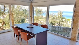 Bungalow White Apartments And Suites