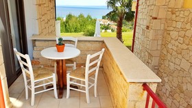 Bungalow White Apartments And Suites