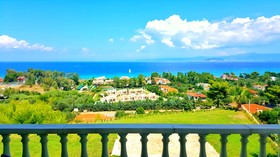 Bungalow White Apartments And Suites