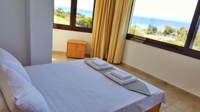 Bungalow White Apartments And Suites