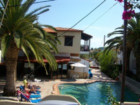 Pella House Hotel