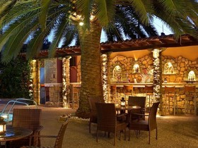 Pelli Hotel