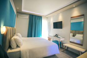 Royal Hotel and Suites