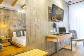 Royal Hotel and Suites