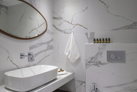 Royal Hotel and Suites