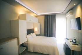 Royal Hotel and Suites