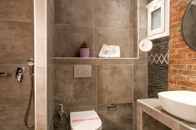 Royal Hotel and Suites