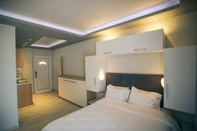 Royal Hotel and Suites