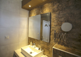 Royal Hotel and Suites