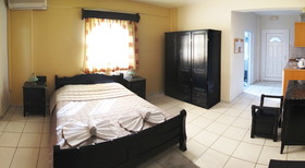 Royal Hotel and Suites