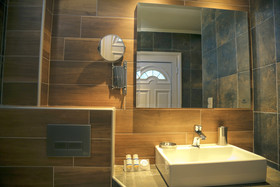 Royal Hotel and Suites