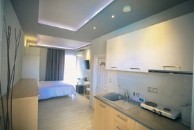 Royal Hotel and Suites