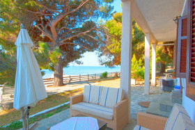 Barlee BeachFront House