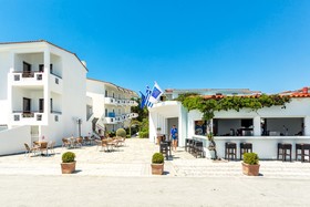Xenios Dolphin Beach Hotel