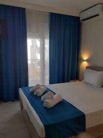 Navarino Luxe Suites With Sea View
