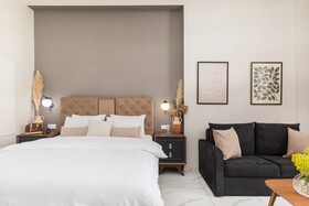 Black Onyx Comfort Suites