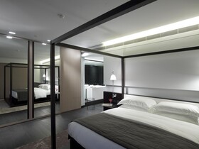 The Met Hotel