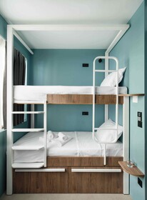 Zeus Is Loose Hostel