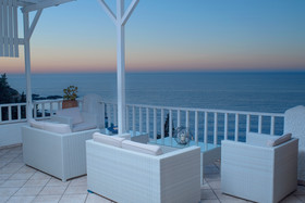 Cavos Bay Hotel