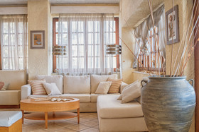 Cavos Bay Hotel