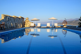 Cavos Bay Hotel