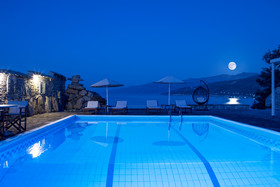Cavos Bay Hotel