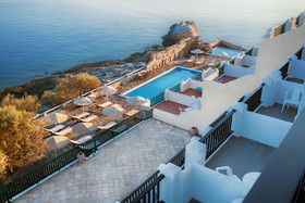 Cavos Bay Hotel