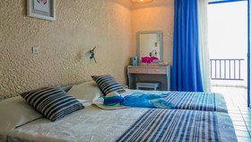 Cavos Bay Hotel