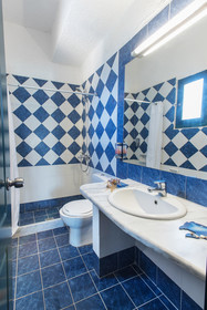Cavos Bay Hotel