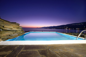 Cavos Bay Hotel