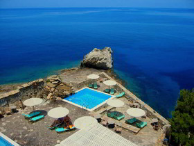 Cavos Bay Hotel