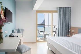 H Hotel Zephyros