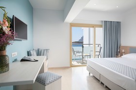 H Hotel Zephyros