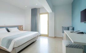 H Hotel Zephyros