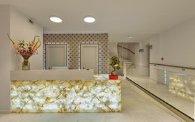 H Hotel Zephyros