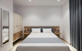 H Hotel Zephyros