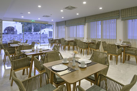 H Hotel Zephyros