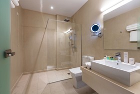 H Hotel Zephyros