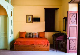 Karnayo Apartments & Rooms