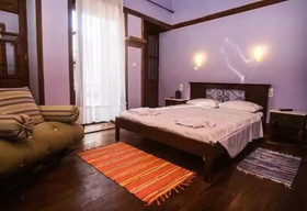 Karnayo Apartments & Rooms