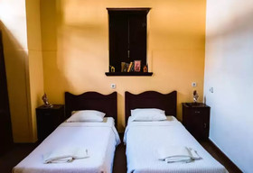 Karnayo Apartments & Rooms