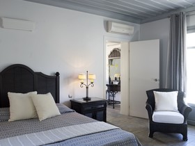Porto Kea Suites