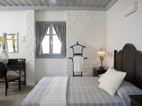 Porto Kea Suites