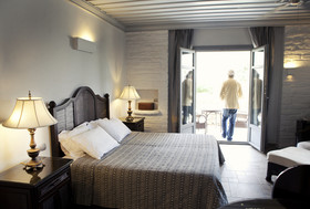 Porto Kea Suites