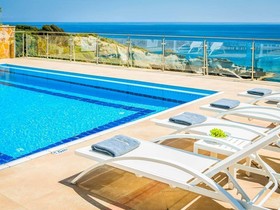 Villa Cyan
