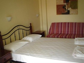 George House Apartments & Villa