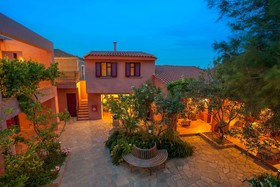 Varos Village Hotel & Residences