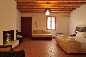 Varos Village Hotel & Residences