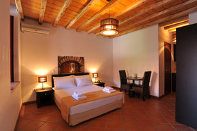 Varos Village Hotel & Residences