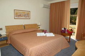 Crithoni's Paradise Hotel